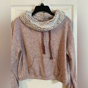 - Women’s pinkish / purple cropped‎ sweatshirt (  missing tag fits like a m…